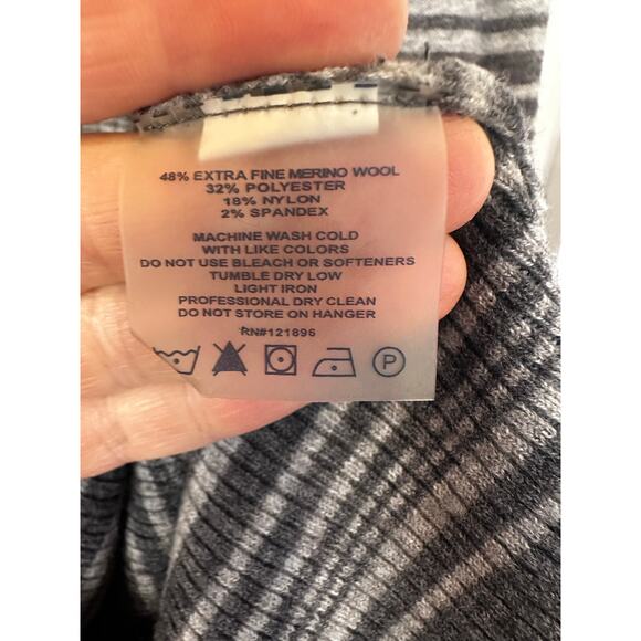 Title Nine Women's XL Merino Wool Gray Lightweight Top - Picture 3 of 6